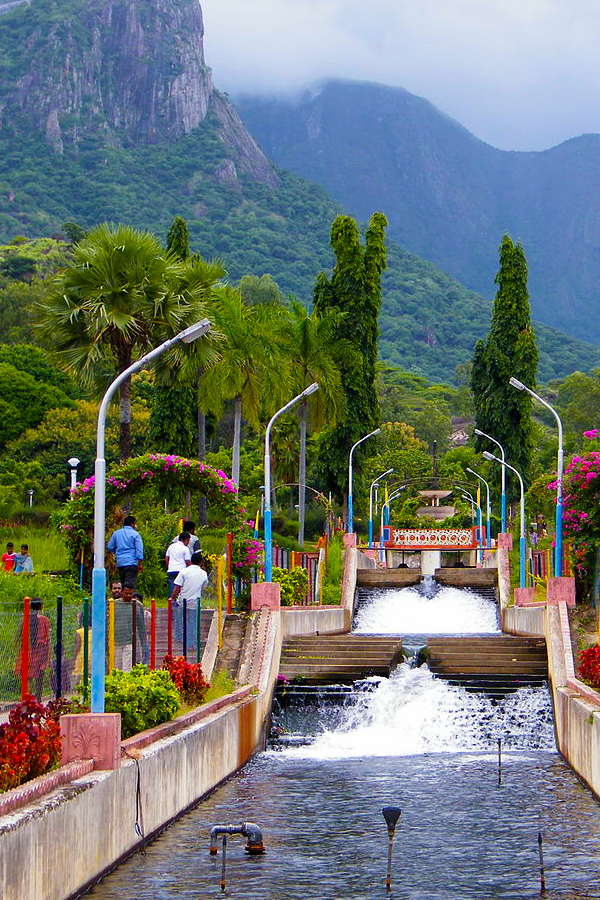 Aliyar Dam Park – Scenic Garden Near Pollachi Aliyar Dam Park garden and tourist recreation area near Foot Hills of Valparai