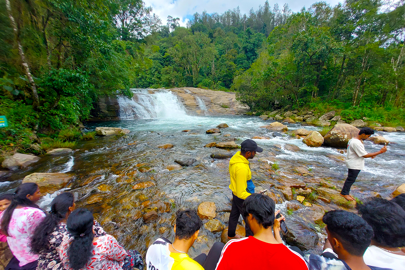 chinnakallar_falls_valparai
